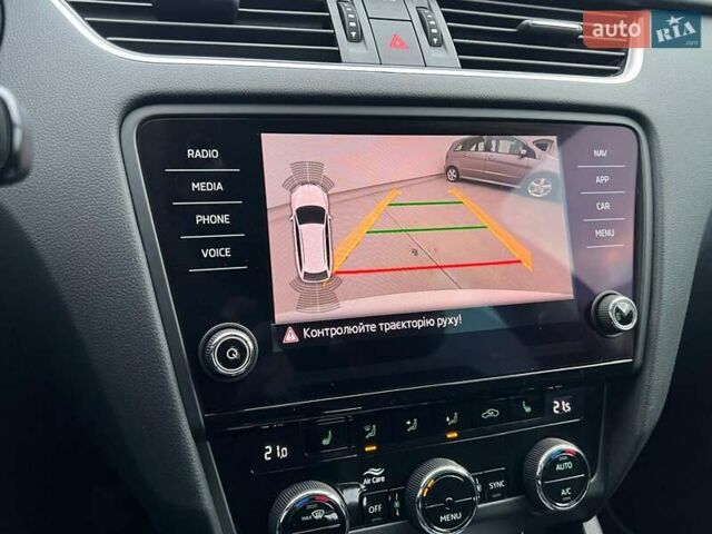 Белый Шкода Октавия, объемом двигателя 2 л и пробегом 193 тыс. км за 17999 $, фото 116 на Automoto.ua