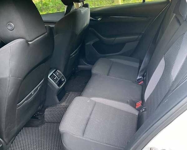 Белый Шкода Октавия, объемом двигателя 1.97 л и пробегом 180 тыс. км за 18800 $, фото 16 на Automoto.ua