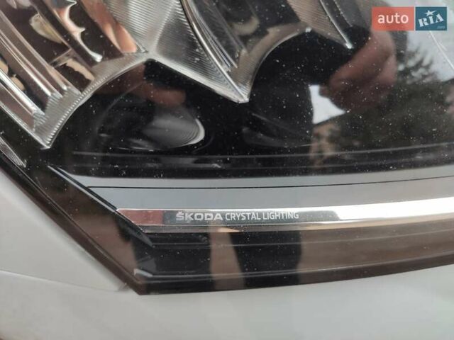 Белый Шкода Октавия, объемом двигателя 2 л и пробегом 310 тыс. км за 17800 $, фото 41 на Automoto.ua