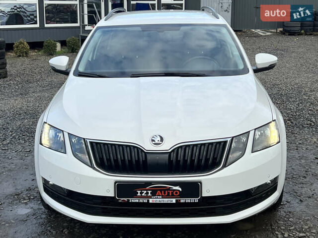 Белый Шкода Октавия, объемом двигателя 2 л и пробегом 200 тыс. км за 17456 $, фото 2 на Automoto.ua