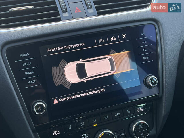 Белый Шкода Октавия, объемом двигателя 2 л и пробегом 200 тыс. км за 17456 $, фото 63 на Automoto.ua