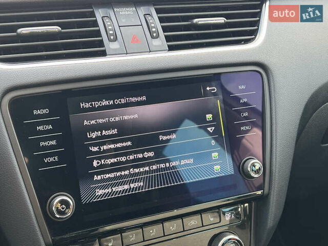 Белый Шкода Октавия, объемом двигателя 2 л и пробегом 200 тыс. км за 17456 $, фото 77 на Automoto.ua