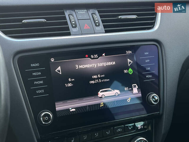 Белый Шкода Октавия, объемом двигателя 2 л и пробегом 200 тыс. км за 17456 $, фото 72 на Automoto.ua