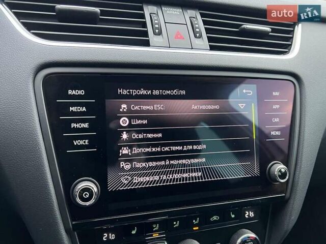 Белый Шкода Октавия, объемом двигателя 2 л и пробегом 193 тыс. км за 17999 $, фото 112 на Automoto.ua