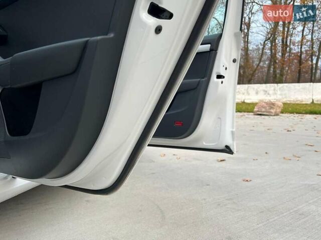 Белый Шкода Октавия, объемом двигателя 2 л и пробегом 193 тыс. км за 18700 $, фото 72 на Automoto.ua