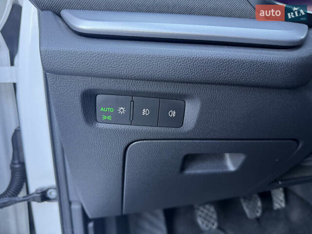 Шкода Октавия 2020 в Мукачеве на Automoto.ua Белый Шкода Октавия, объемом двигателя 2 л и пробегом 217 тыс. км за 18700 $, фото 45 на Automoto.ua