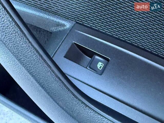 Білий Шкода Октавія, об'ємом двигуна 1.97 л та пробігом 200 тис. км за 19999 $, фото 67 на Automoto.ua