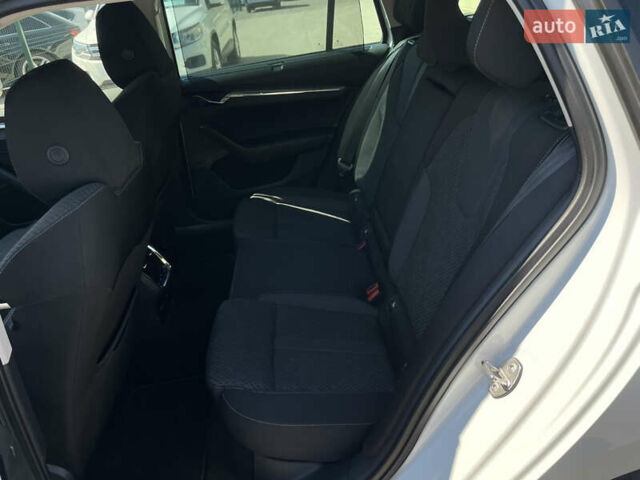 Шкода Октавия 2020 в Бердичеве на Automoto.ua Белый Шкода Октавия, объемом двигателя 2 л и пробегом 225 тыс. км за 21255 $, фото 26 на Automoto.ua