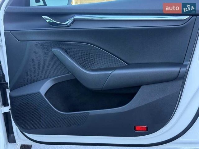 Білий Шкода Октавія, об'ємом двигуна 1.97 л та пробігом 200 тис. км за 19999 $, фото 66 на Automoto.ua