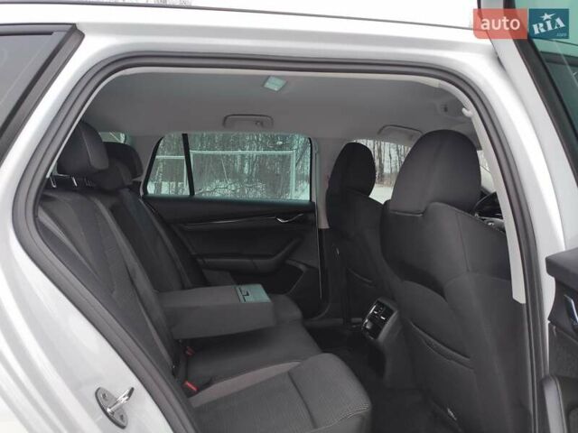 Білий Шкода Октавія, об'ємом двигуна 2 л та пробігом 310 тис. км за 17400 $, фото 26 на Automoto.ua