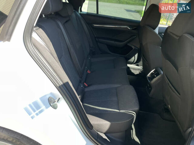 Шкода Октавия 2020 в Бердичеве на Automoto.ua Белый Шкода Октавия, объемом двигателя 2 л и пробегом 225 тыс. км за 21255 $, фото 30 на Automoto.ua