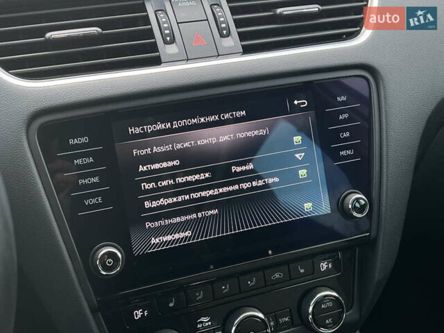 Белый Шкода Октавия, объемом двигателя 2 л и пробегом 200 тыс. км за 17456 $, фото 76 на Automoto.ua