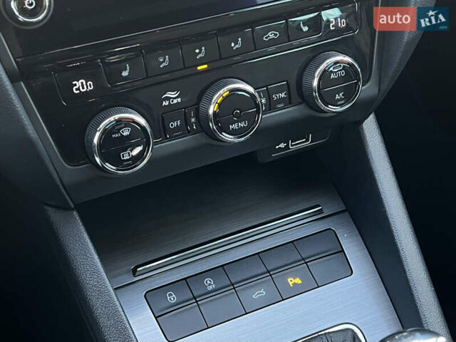 Белый Шкода Октавия, объемом двигателя 2 л и пробегом 200 тыс. км за 17456 $, фото 56 на Automoto.ua