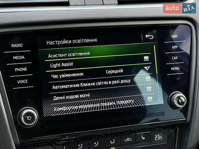 Білий Шкода Октавія, об'ємом двигуна 2 л та пробігом 174 тис. км за 19978 $, фото 74 на Automoto.ua