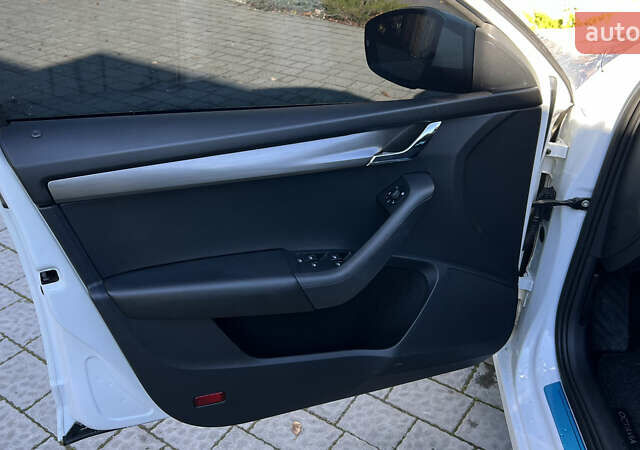 Білий Шкода Октавія, об'ємом двигуна 2 л та пробігом 201 тис. км за 15300 $, фото 30 на Automoto.ua