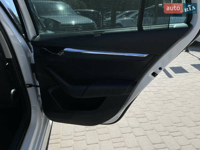 Шкода Октавия 2020 в Бердичеве на Automoto.ua Белый Шкода Октавия, объемом двигателя 2 л и пробегом 225 тыс. км за 21255 $, фото 29 на Automoto.ua