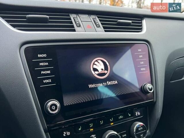 Белый Шкода Октавия, объемом двигателя 2 л и пробегом 193 тыс. км за 17999 $, фото 103 на Automoto.ua