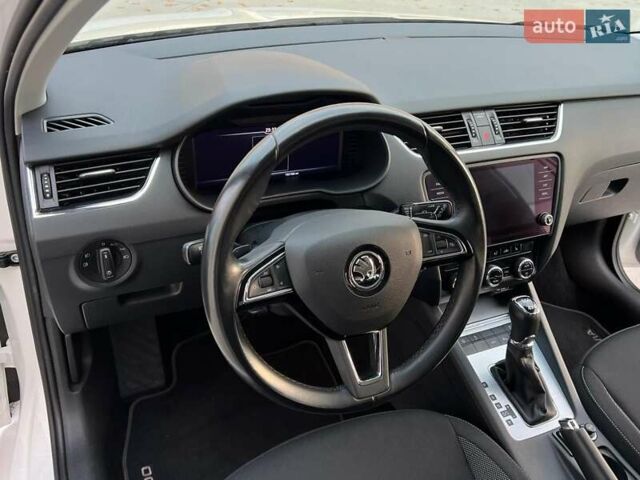 Белый Шкода Октавия, объемом двигателя 2 л и пробегом 193 тыс. км за 18700 $, фото 42 на Automoto.ua