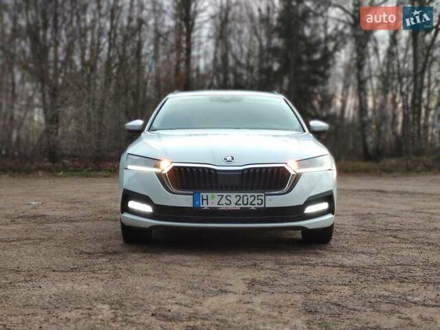 Белый Шкода Октавия, объемом двигателя 2 л и пробегом 310 тыс. км за 17800 $, фото 4 на Automoto.ua