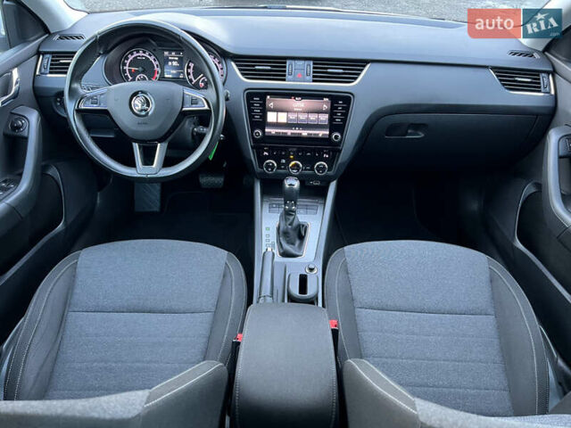 Белый Шкода Октавия, объемом двигателя 2 л и пробегом 200 тыс. км за 17456 $, фото 51 на Automoto.ua