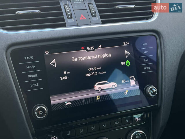 Белый Шкода Октавия, объемом двигателя 2 л и пробегом 200 тыс. км за 17456 $, фото 71 на Automoto.ua