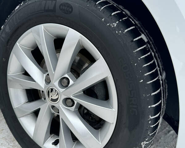 Белый Шкода Октавия, объемом двигателя 0 л и пробегом 235 тыс. км за 15999 $, фото 7 на Automoto.ua