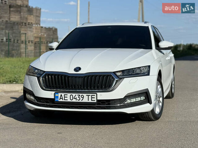 Білий Шкода Октавія, об'ємом двигуна 1.97 л та пробігом 61 тис. км за 18999 $, фото 2 на Automoto.ua