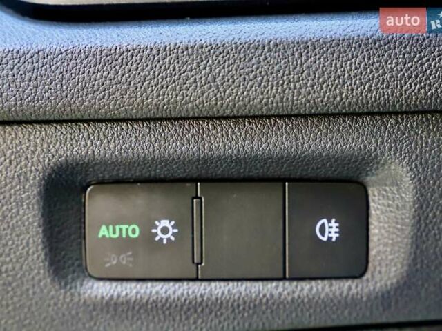 Білий Шкода Октавія, об'ємом двигуна 2 л та пробігом 201 тис. км за 18999 $, фото 39 на Automoto.ua