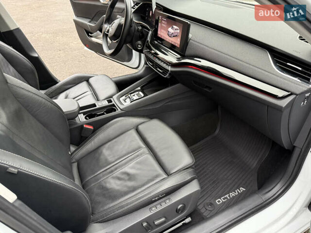 Белый Шкода Октавия, объемом двигателя 2 л и пробегом 180 тыс. км за 22400 $, фото 64 на Automoto.ua