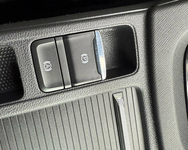 Белый Шкода Октавия, объемом двигателя 2 л и пробегом 180 тыс. км за 22400 $, фото 44 на Automoto.ua