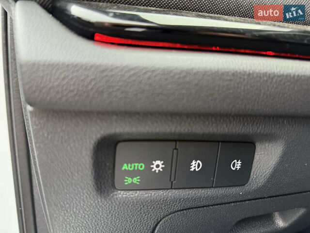 Белый Шкода Октавия, объемом двигателя 2 л и пробегом 180 тыс. км за 22400 $, фото 75 на Automoto.ua