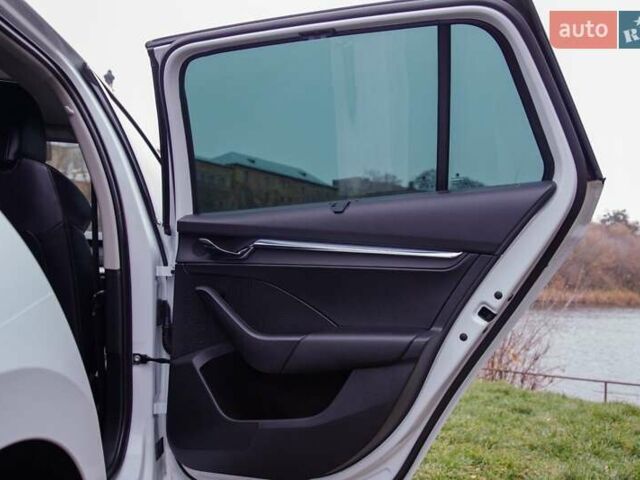 Білий Шкода Октавія, об'ємом двигуна 2 л та пробігом 199 тис. км за 19950 $, фото 77 на Automoto.ua