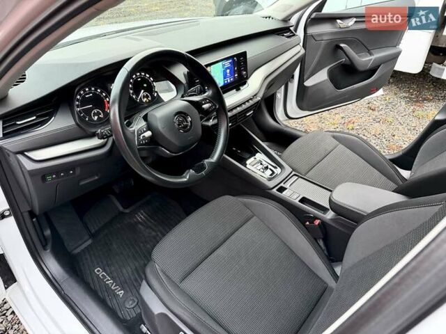 Білий Шкода Октавія, об'ємом двигуна 2 л та пробігом 308 тис. км за 17700 $, фото 33 на Automoto.ua
