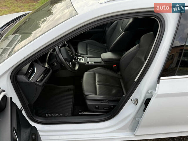 Белый Шкода Октавия, объемом двигателя 2 л и пробегом 180 тыс. км за 22700 $, фото 50 на Automoto.ua
