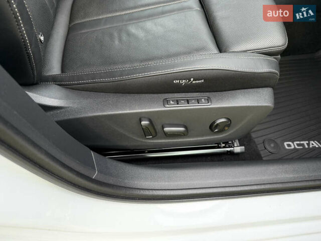 Белый Шкода Октавия, объемом двигателя 2 л и пробегом 180 тыс. км за 22700 $, фото 29 на Automoto.ua