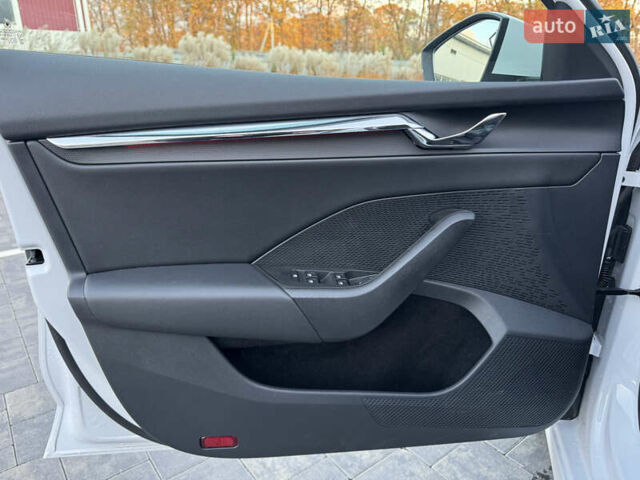 Белый Шкода Октавия, объемом двигателя 1.97 л и пробегом 232 тыс. км за 20500 $, фото 11 на Automoto.ua