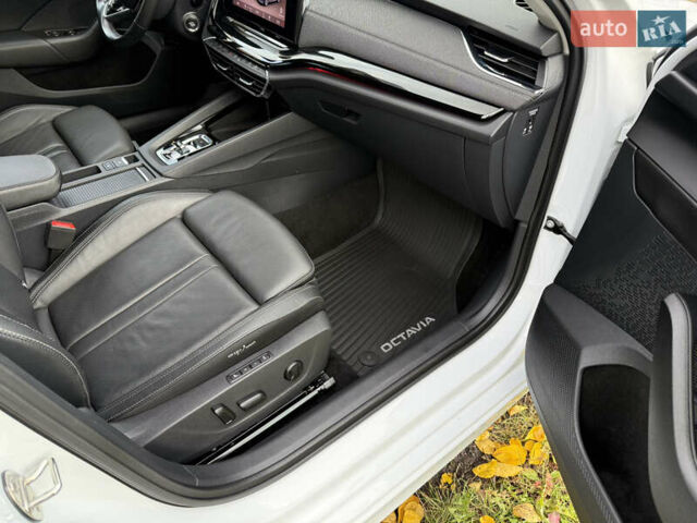 Белый Шкода Октавия, объемом двигателя 2 л и пробегом 180 тыс. км за 22700 $, фото 53 на Automoto.ua