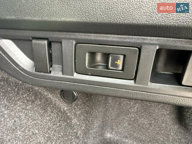 Белый Шкода Октавия, объемом двигателя 2 л и пробегом 180 тыс. км за 22700 $, фото 56 на Automoto.ua