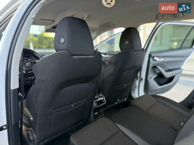Білий Шкода Октавія, об'ємом двигуна 1.97 л та пробігом 61 тис. км за 18999 $, фото 33 на Automoto.ua