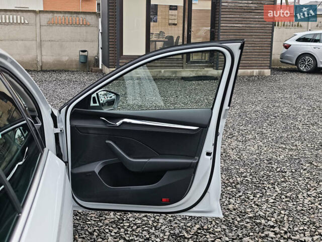 Белый Шкода Октавия, объемом двигателя 2 л и пробегом 179 тыс. км за 23999 $, фото 72 на Automoto.ua