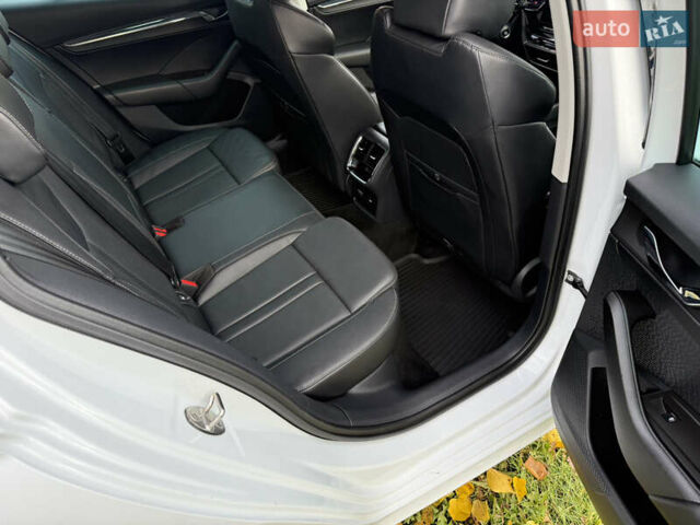 Белый Шкода Октавия, объемом двигателя 2 л и пробегом 180 тыс. км за 22700 $, фото 63 на Automoto.ua