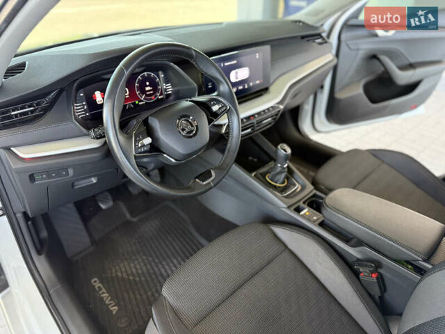 Білий Шкода Октавія, об'ємом двигуна 1.97 л та пробігом 61 тис. км за 18999 $, фото 18 на Automoto.ua