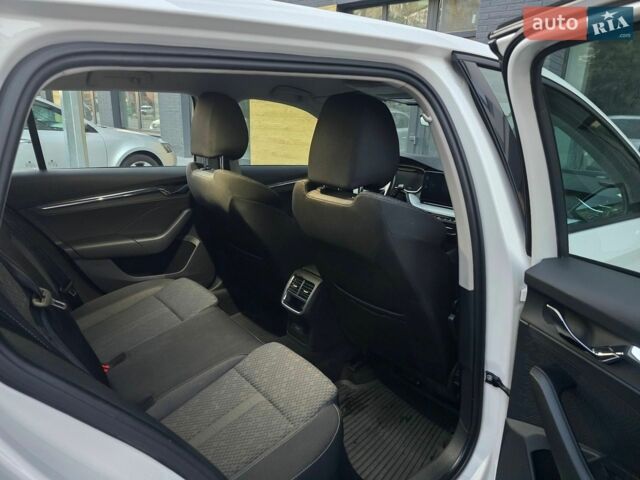 Білий Шкода Октавія, об'ємом двигуна 1.4 л та пробігом 124 тис. км за 21900 $, фото 18 на Automoto.ua