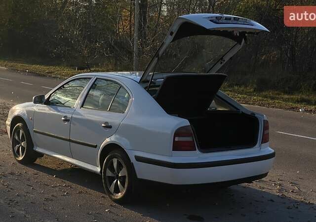 Белый Шкода Октавия, объемом двигателя 1.78 л и пробегом 244 тыс. км за 3000 $, фото 6 на Automoto.ua