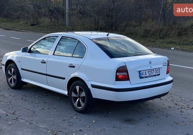 Белый Шкода Октавия, объемом двигателя 1.78 л и пробегом 244 тыс. км за 3000 $, фото 3 на Automoto.ua