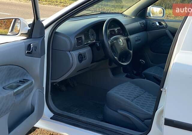 Белый Шкода Октавия, объемом двигателя 1.78 л и пробегом 244 тыс. км за 3000 $, фото 15 на Automoto.ua