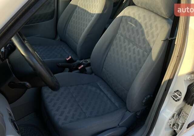 Белый Шкода Октавия, объемом двигателя 1.78 л и пробегом 244 тыс. км за 3000 $, фото 16 на Automoto.ua