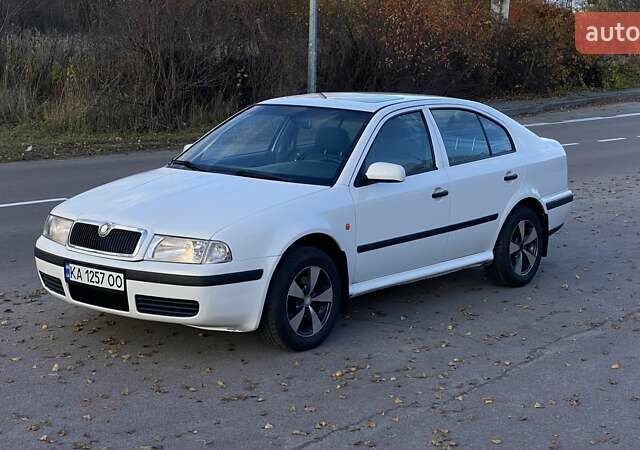 Белый Шкода Октавия, объемом двигателя 1.78 л и пробегом 244 тыс. км за 3000 $, фото 1 на Automoto.ua