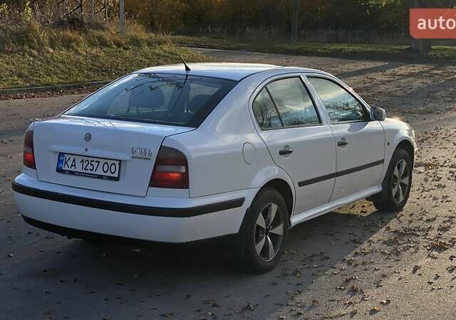 Белый Шкода Октавия, объемом двигателя 1.78 л и пробегом 244 тыс. км за 3000 $, фото 7 на Automoto.ua