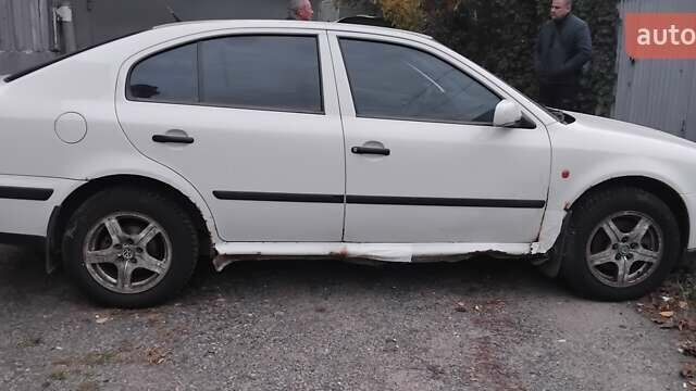 Белый Шкода Октавия, объемом двигателя 1.8 л и пробегом 217 тыс. км за 3000 $, фото 1 на Automoto.ua